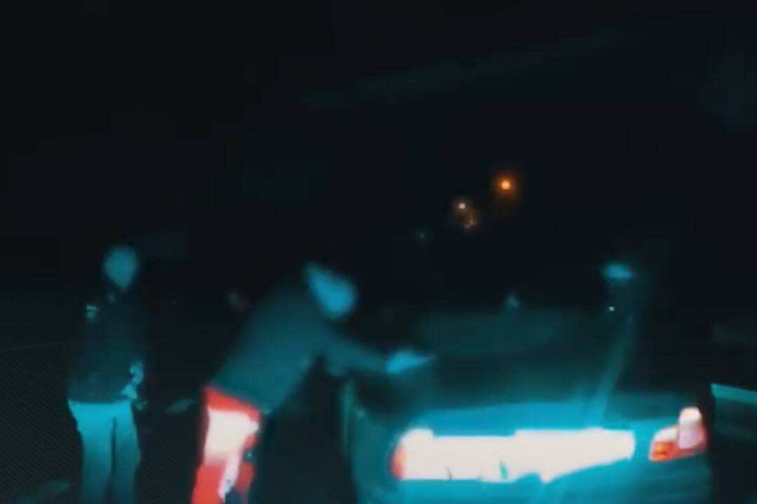 Foto: VIDEO: Zdrogovaný vodič sa snažil ujsť banskobystrickým policajtom. Navyše mal zadržaný vodičský preukaz