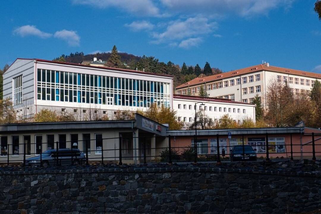 Foto: Banská Štiavnica zatvára plaváreň a kúpele. Ľudia si budú môcť zaplávať na inom mieste