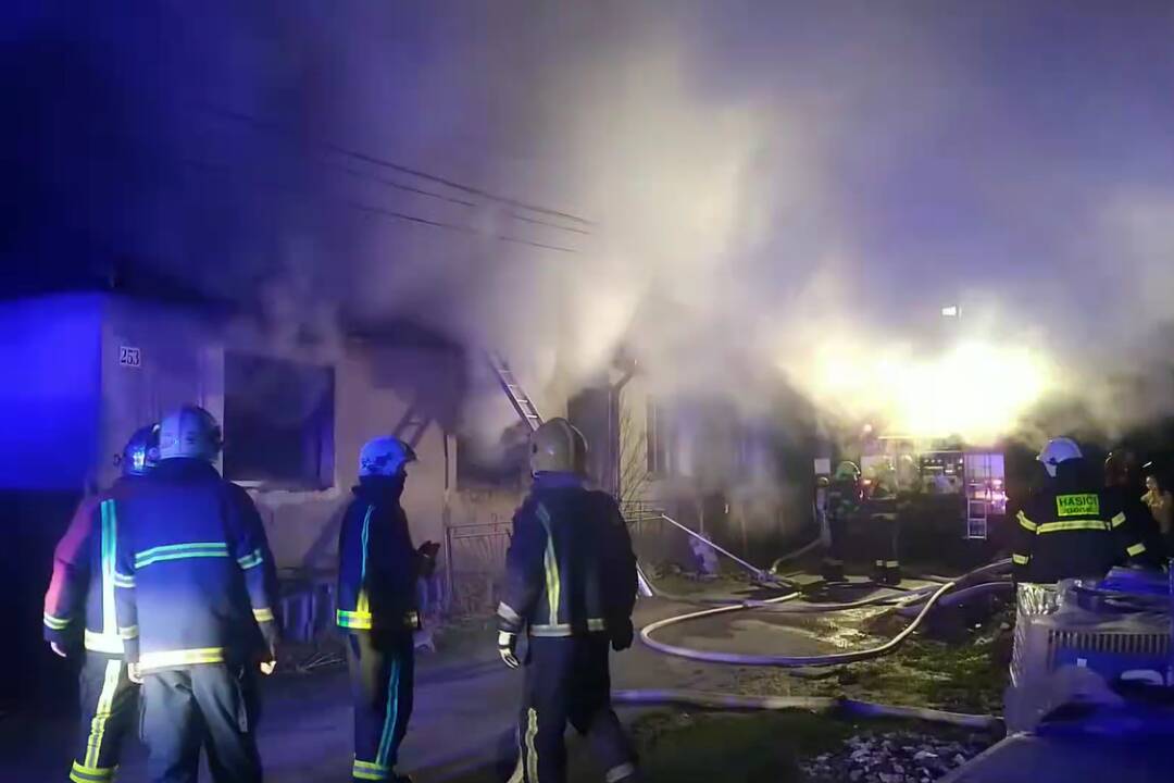 Foto: VIDEO: Syn sa vyhrážal otcovi, že podpáli dom. O pár minút už v obci Hodejov horelo