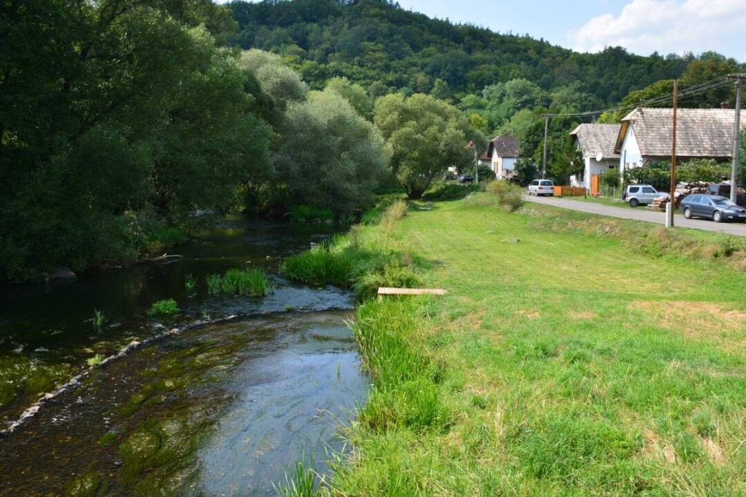 Foto: Ekológom a dobrovoľníkom sa podarilo vyčistiť šesťkilometrový úsek rieky Slatina