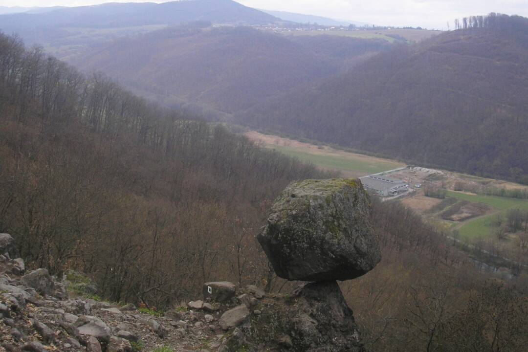 Foto: Tip na výlet: Vydajte sa slovenským pralesom k Čertovej skale. Načerpáte silu aj nové vedomosti