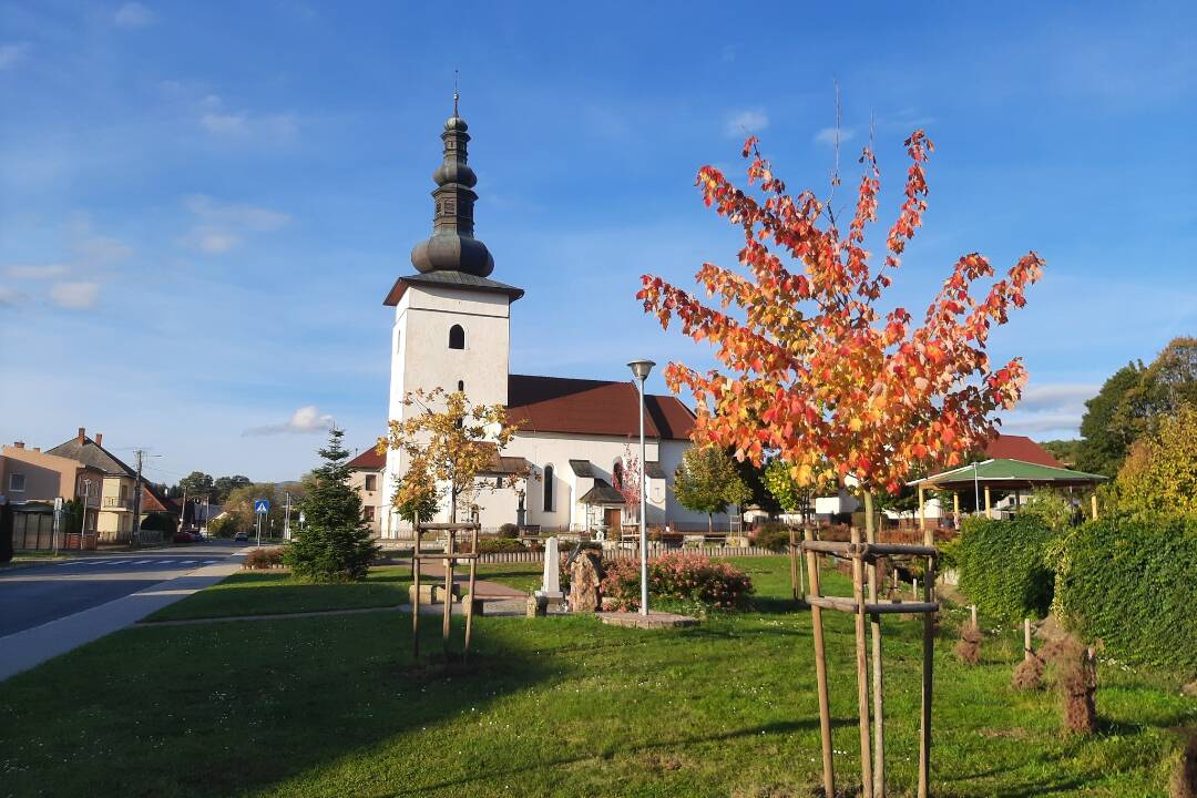 Foto: Obec pri Žiari nad Hronom upozorňuje na uzatvorenie križovatky. Kadiaľ vedie obchádzka? 