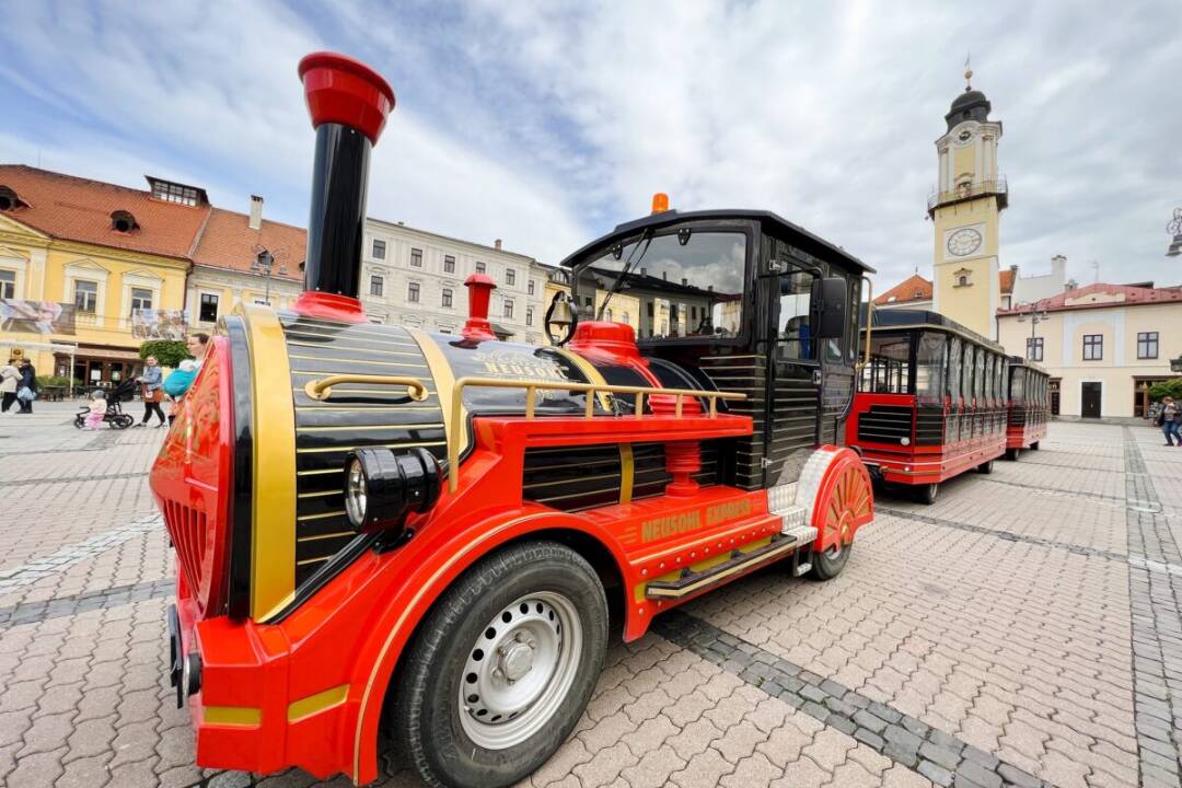 FOTO: Do ulíc v Banskej Bystrici sa vráti obľúbený turistický vláčik. Na akú novinku sa môžete tešiť?