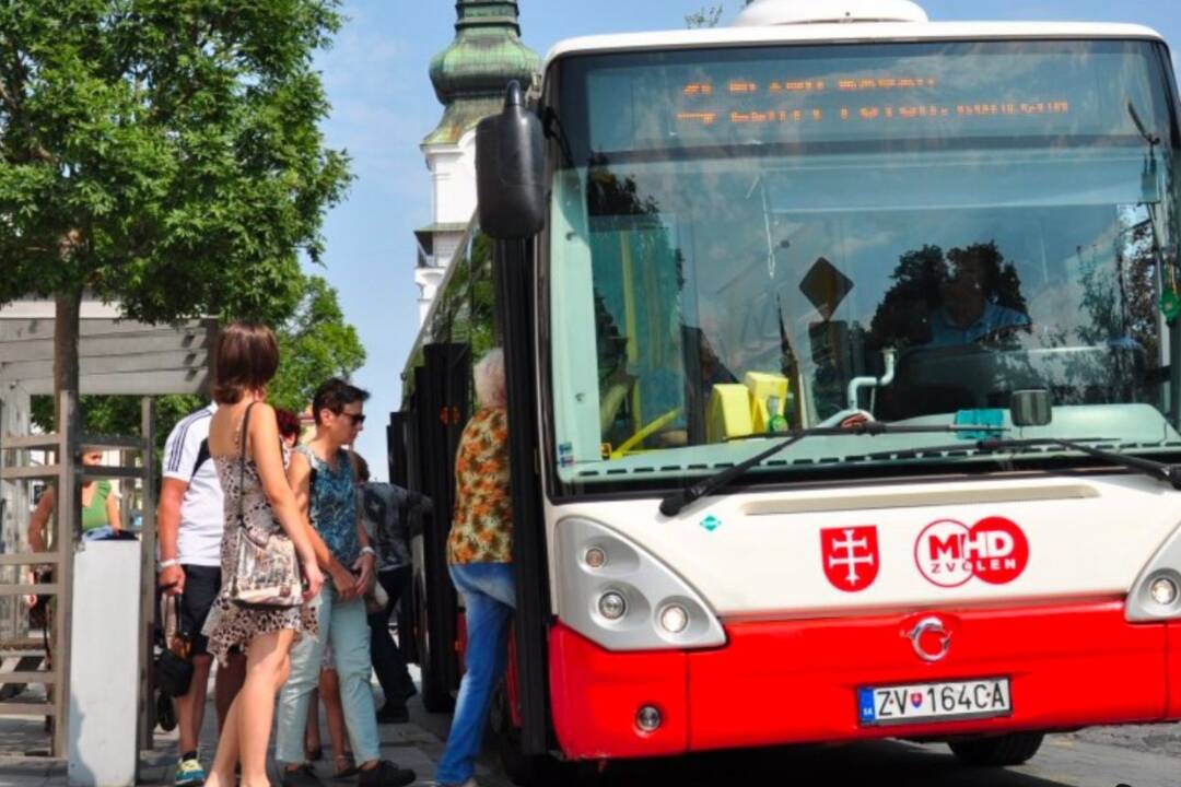 Foto: Zvolenčania môžu nechať autá doma. V piatok majú autobusovú dopravu zadarmo