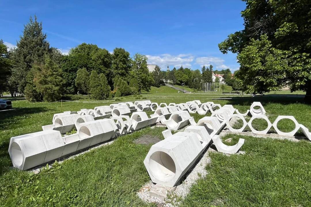 FOTO: Rekonštrukcia detského ihriska Hexagon v Banskej Bystrici bude čoskoro hotová