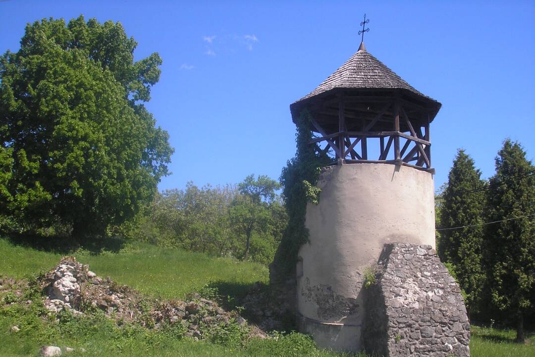 Foto: Nenápadná dedinka skrýva tajomné bralá aj slávnych rodákov. Viete, kde sa natáčal film Dáždnik svätého Petra?