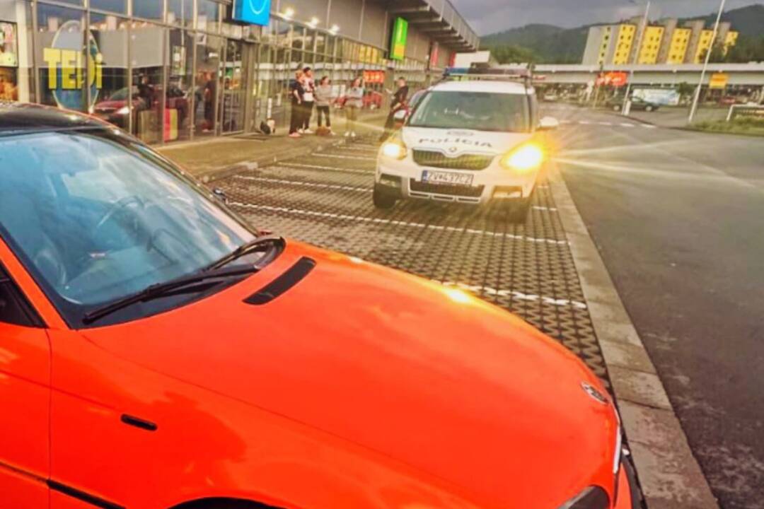 Foto: Zvolenský policajt pomohol vodičovi v núdzi, do správy mu prišlo takéto milé poďakovanie