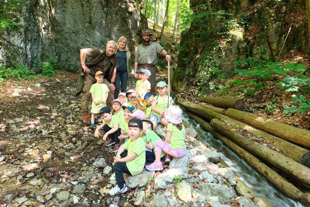 FOTO: Les ako školská trieda. Ako prebieha lesná pedagogika?