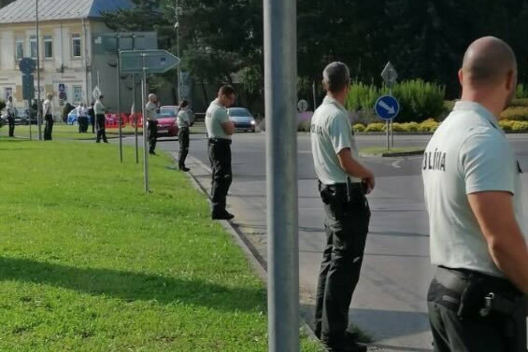 Foto: V Rimavskej Sobote prebieha za prísnych bezpečnostných opatrení výjazdové zasadnutie vlády. Prvé od atentátu