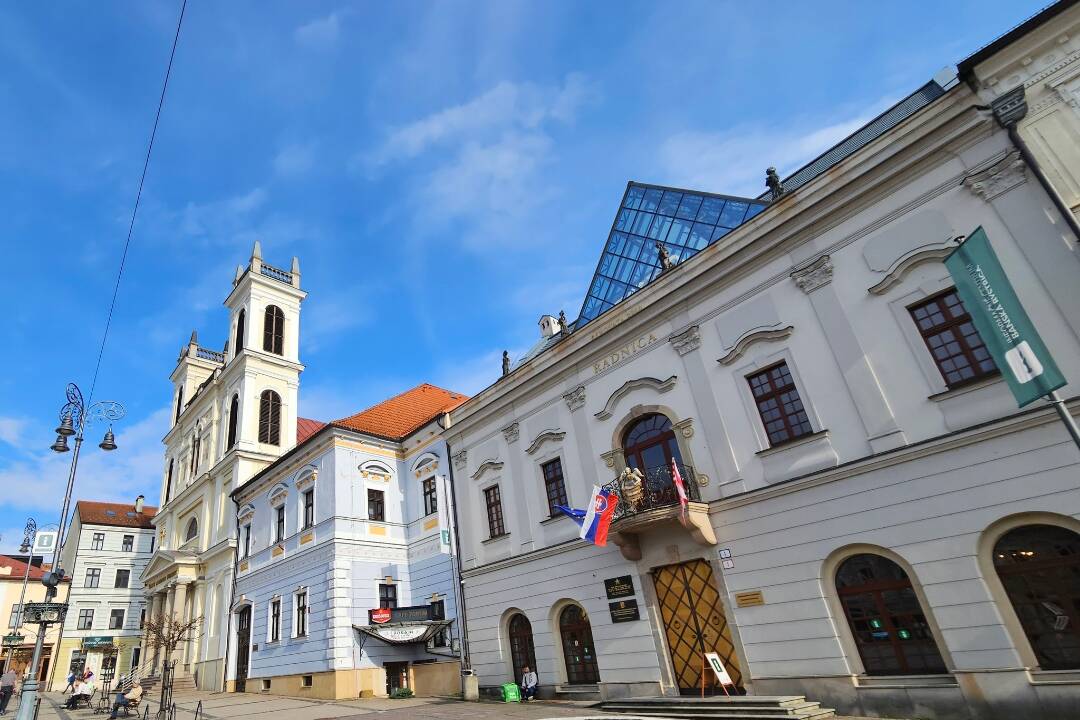 Foto: Zápach z Banskej Bystrice stále nezmizol. Ľudia sa sťažujú, že je ešte intenzívnejší