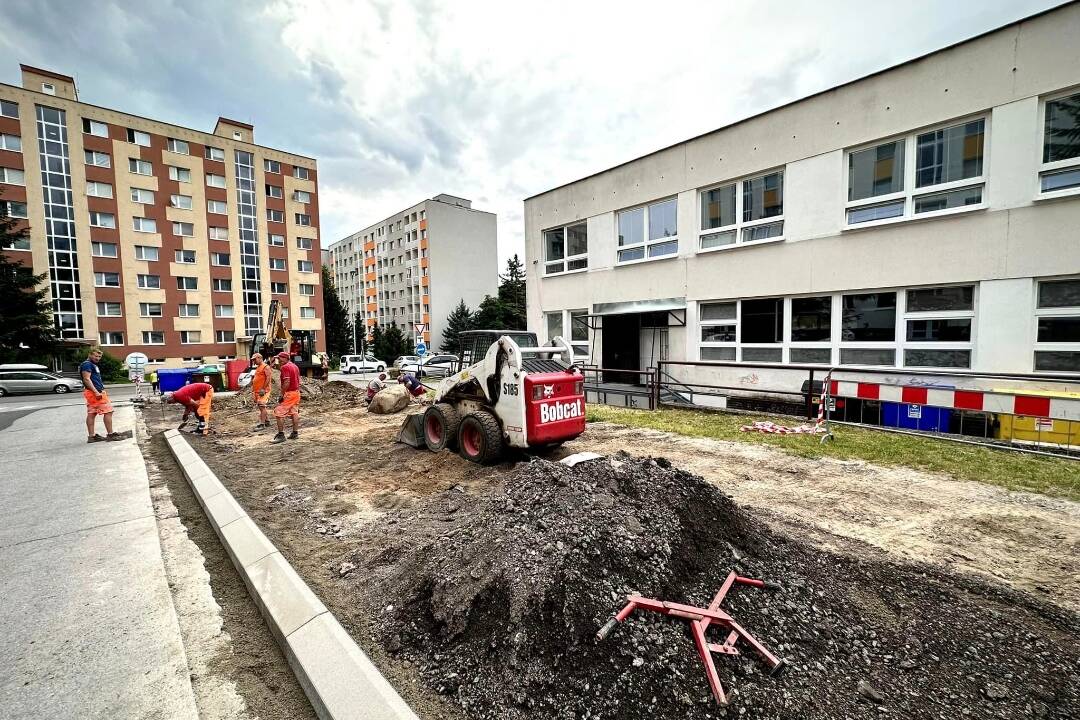 FOTO: Obyvatelia Podlavíc v Banskej Bystrici už nebudú stáť v blate, plánujú sa nové parkoviská