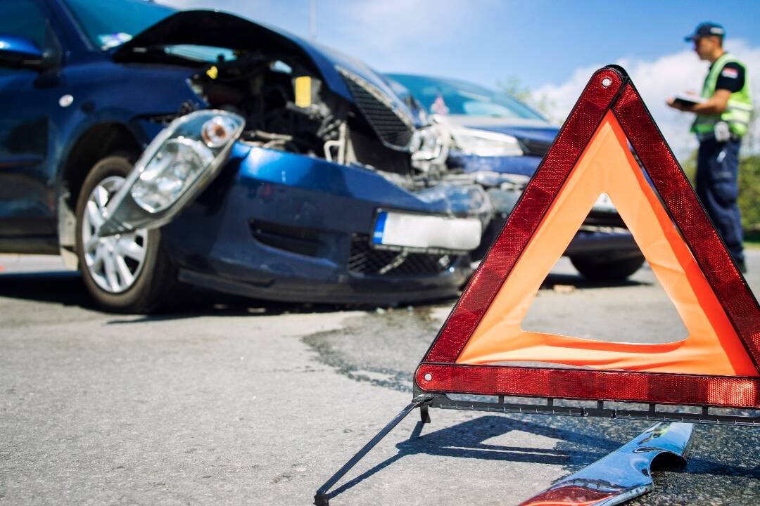 Foto: Cesta mužov zo Saudskej Arábie do Poľska neskončila podľa predstáv. Pri Zvolene sa zrazili s ďalším autom