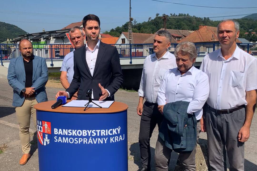 Foto: VIDEO: Rekonštrukcia cesty medzi Banskobystrickým a Trenčianskym krajom je hotová. Stála takmer 12 miliónov eur