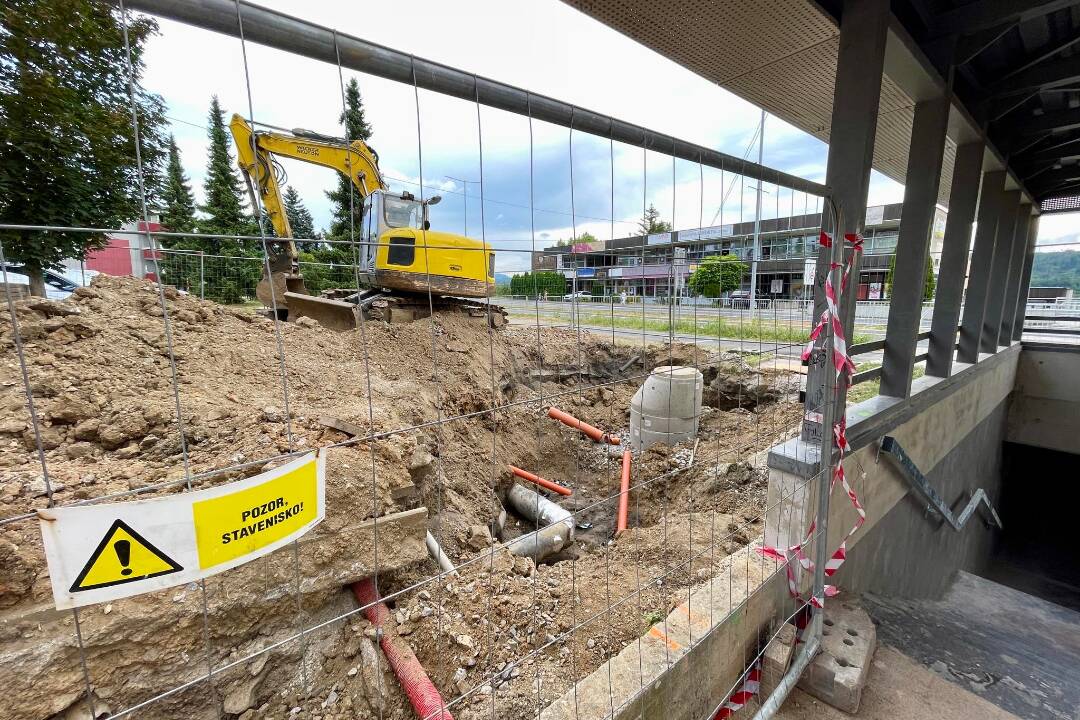 FOTO: V Žiari nad Hronom sa rekonštruuje podchod na Ulici SNP. Už doň nebude zatekať