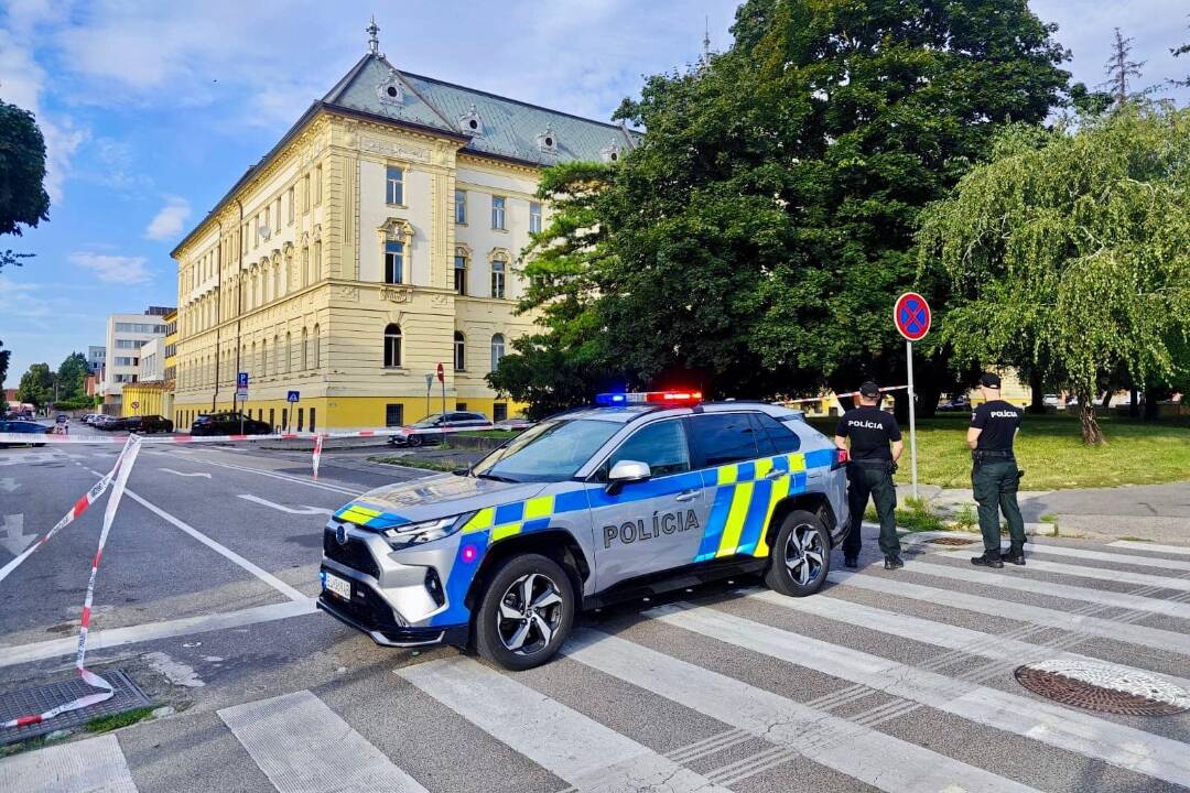 Foto: Polícia aktuálne preveruje bombovú hrozbu na slovenských súdoch 