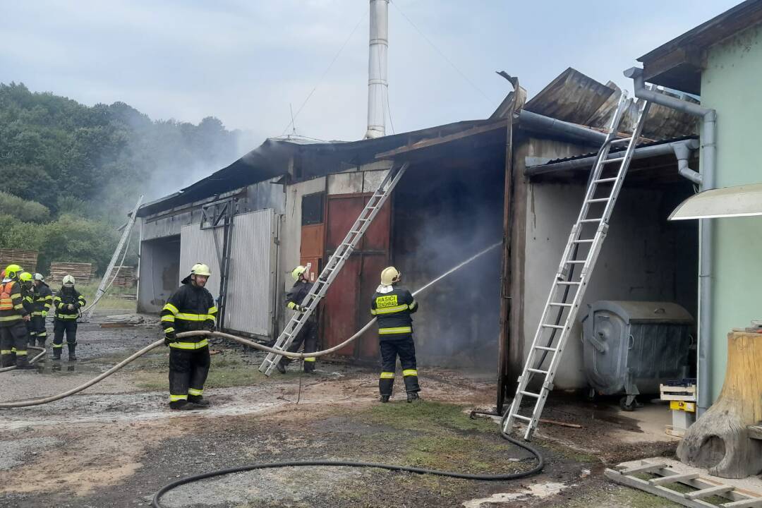 FOTO: V obci pri Krupine horela píla. Nikto sa nezranil, škody sú však státisícové