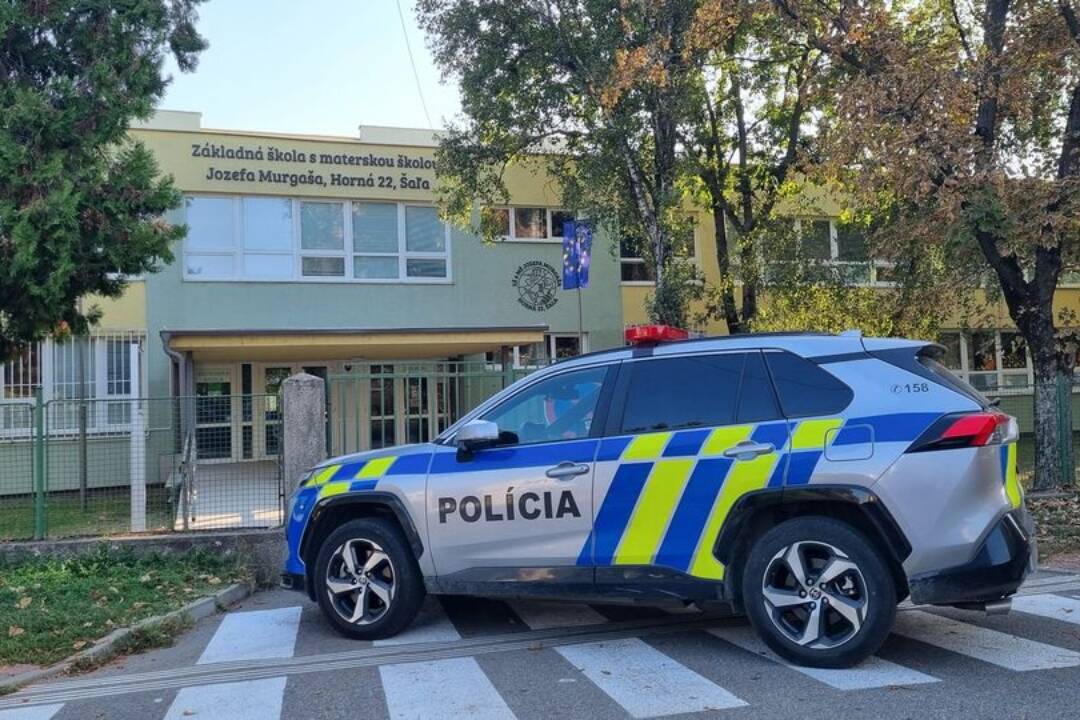 Foto: Médiám sa ozval páchateľ, ktorý nahlasuje bomby na školách. „Maniak“ vysvetlil, prečo to robí