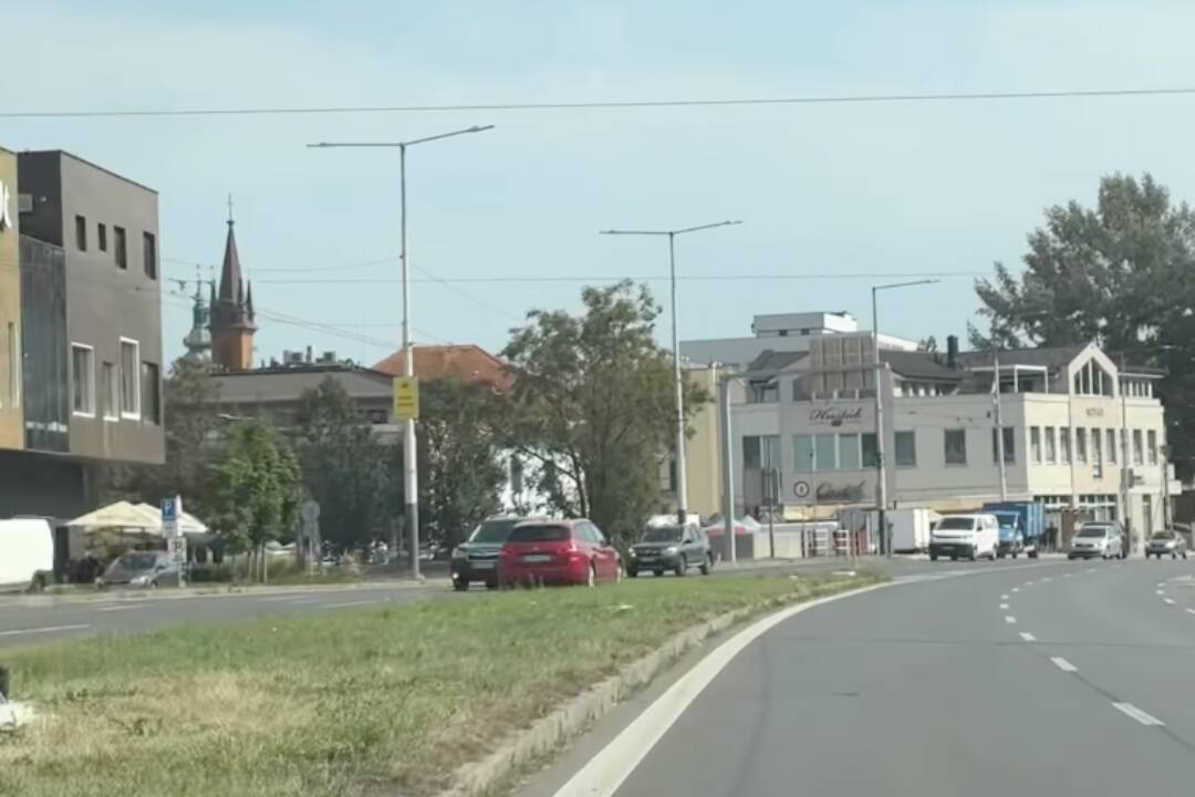 Foto: Počas Radvaňského jarmoku sa vodič rútil v protismere od Europy až na Národnú ulicu