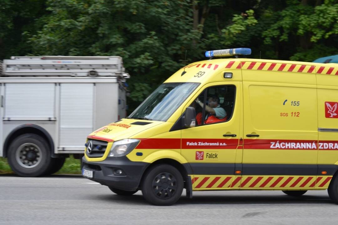 Foto: Dramatická nehoda pri Domaníkoch, osobné auto sa zrazilo s dodávkou. Jeden vodič zomrel