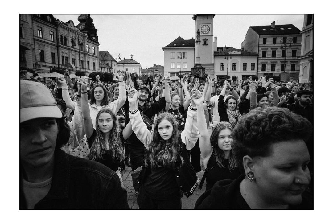 FOTO: Na proteste na podporu Kultúrneho štrajku sa objavila stovka Banskobystričanov. Boli ste aj vy?