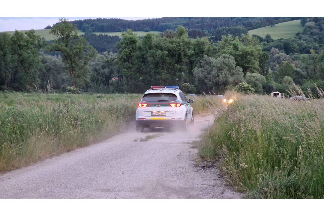 Foto: V lesnom poraste v obci Môlča sa našli ľudské pozostatky. Patriť by mali 46-ročnému mužovi, ktorý je nezvestný od apríla