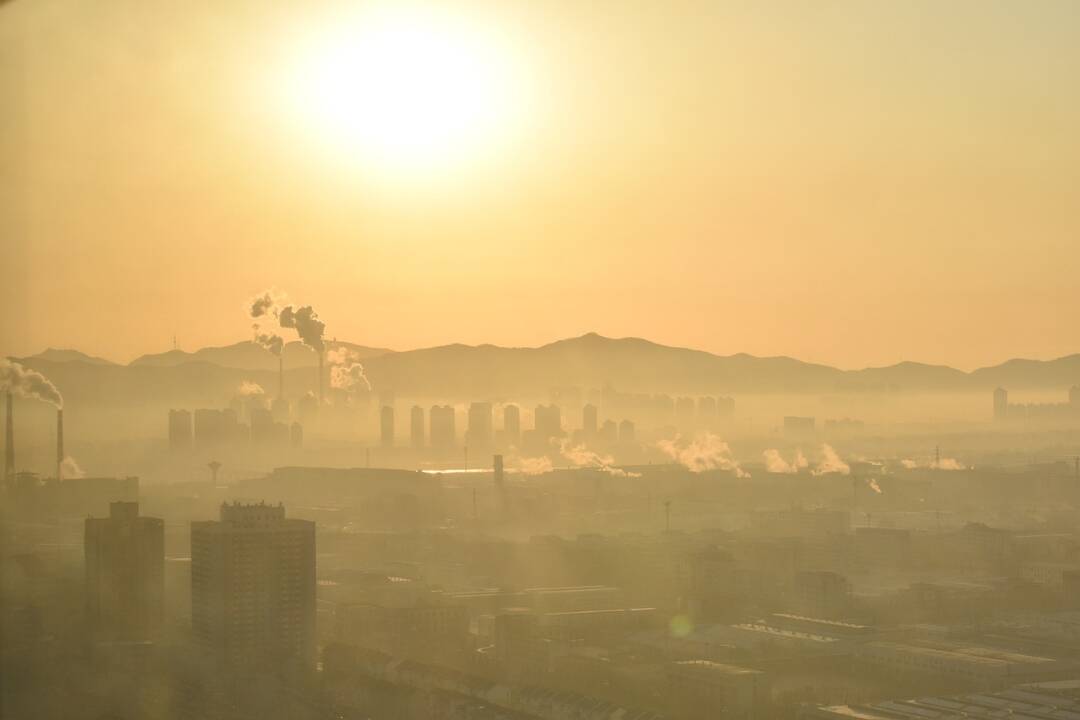 Foto: Smog v Žarnovici prekročil limity: Lokálny zdroj prachu spôsobil varovania od SHMÚ