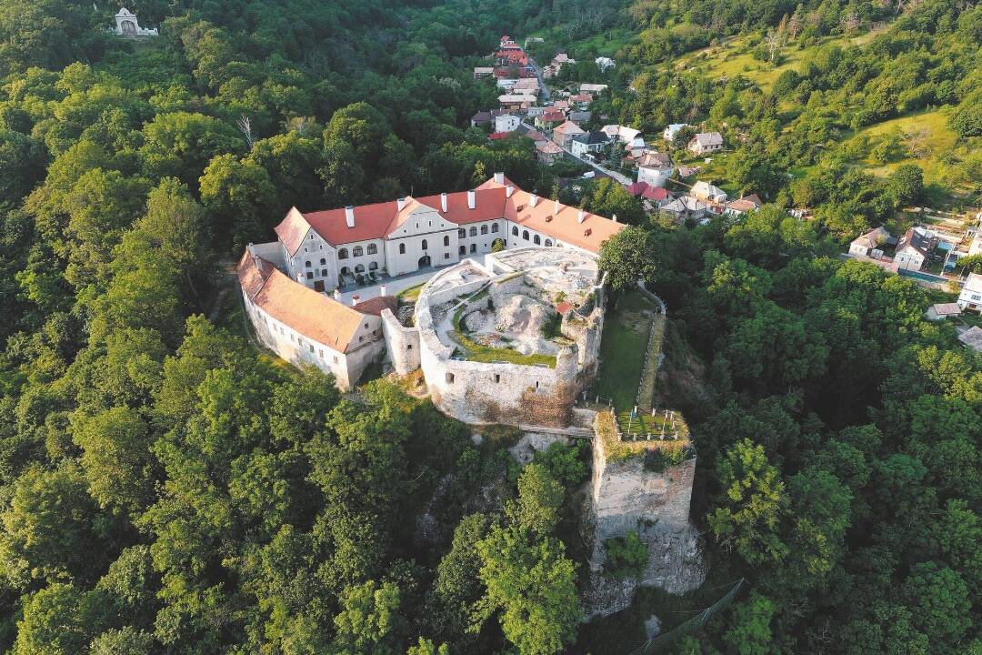 Foto: Pripravte sa na noc plnú strachu a kúziel. Hrad Modrý Kameň ožije strašidelnými bábikami!