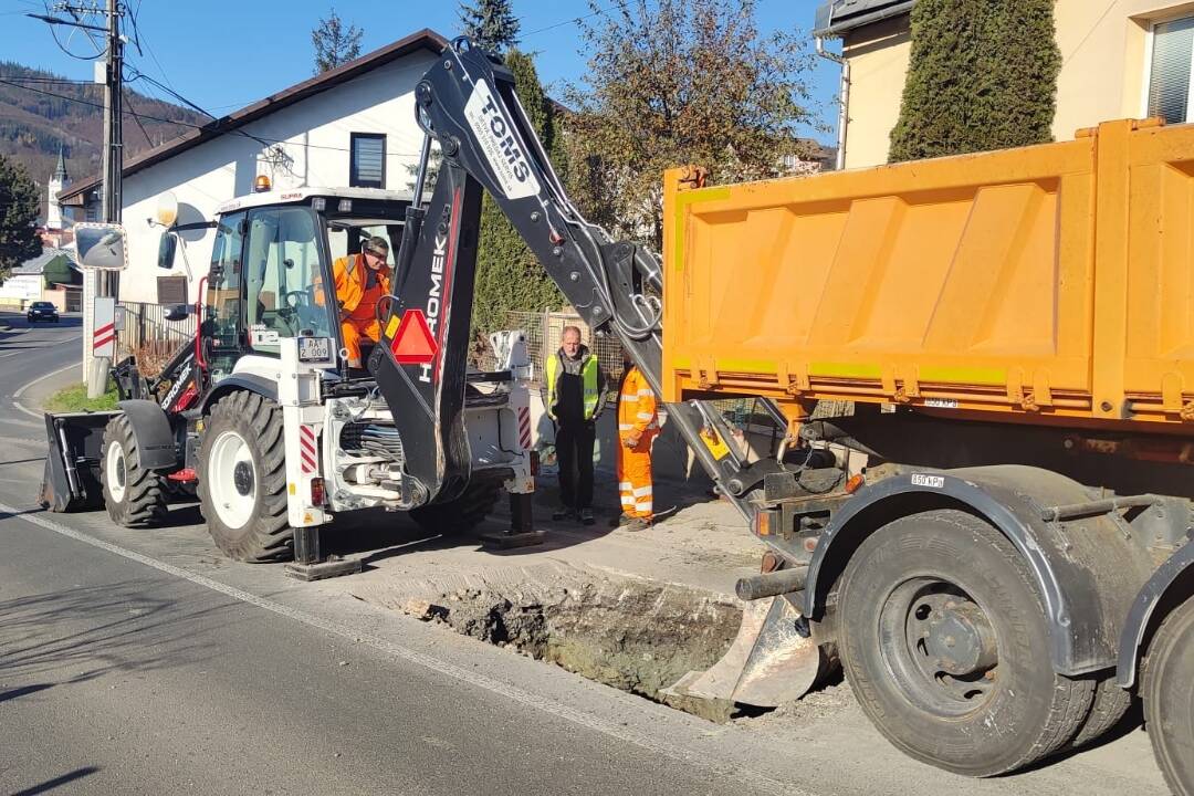 Foto: Z neustáleho vytápania domu už bol zúfalý. Celé Brezno spojilo sily a pomohlo susedovi z Tisovskej ulice