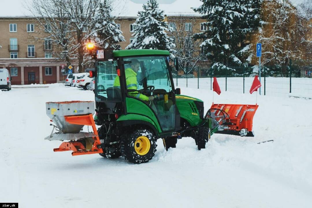 Foto: Žiar sa na zimu pripravuje s novou technikou. Spoľahnúť sa môžete aj na horúcu linku zimnej údržby