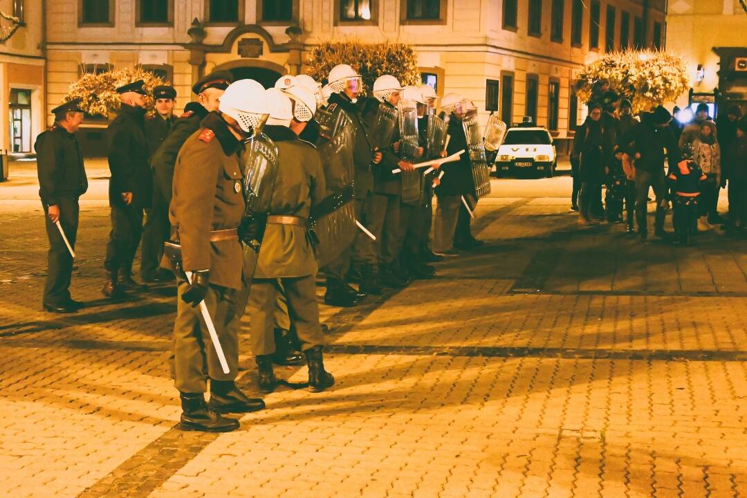 VIDEO + FOTO: Banská Bystrica si pripomenula 17. november v autentickom retro štýle. Zúčastnili ste sa aj vy? 