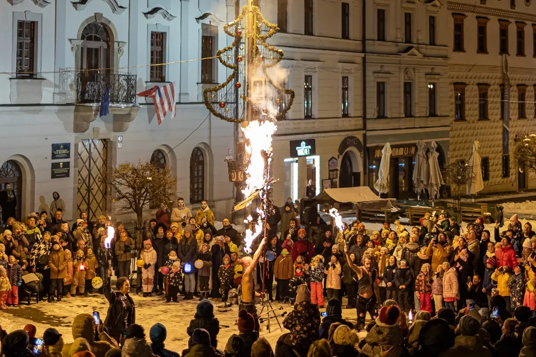 FOTO: V Banskej Bystrici sa konal lampiónový sprievod. Nechýbala ani ohňová show, zúčastnili ste sa?