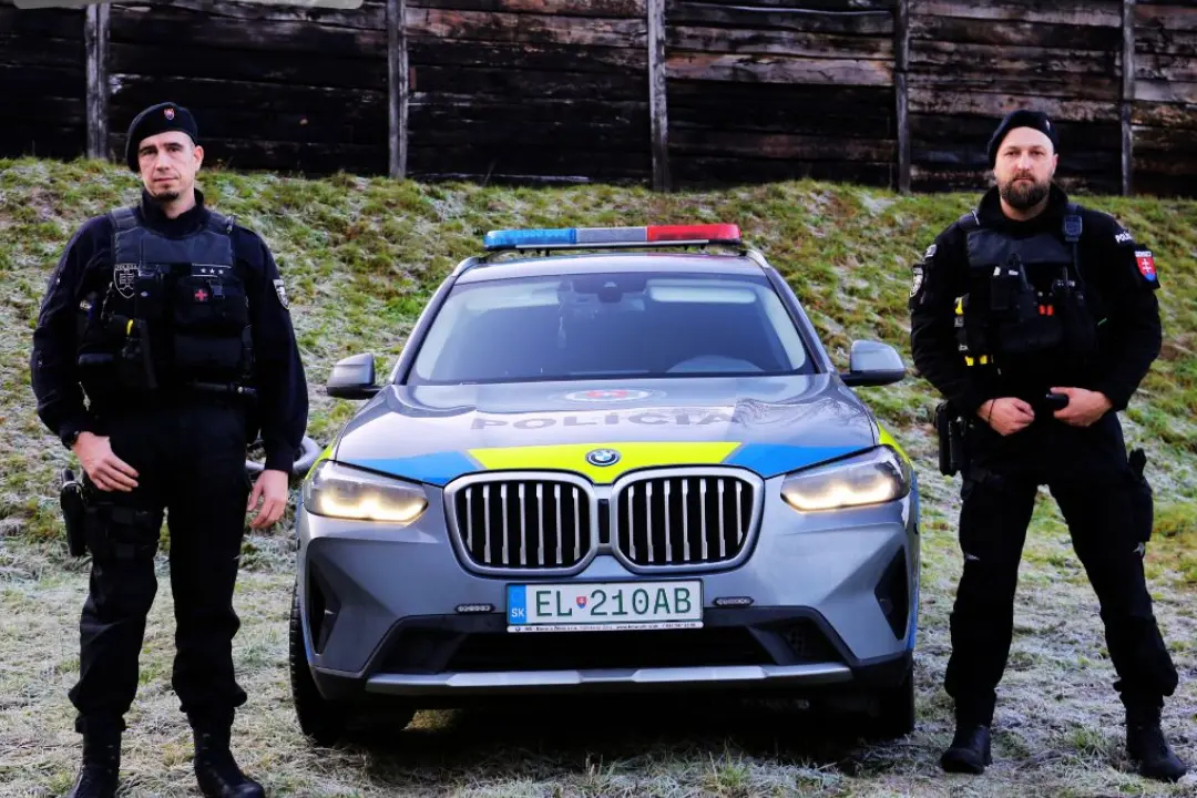 Foto: Policajti z Banskej Bystrice ratovali zúfalú 41-ročnú ženu. Prípad mal šťastný koniec