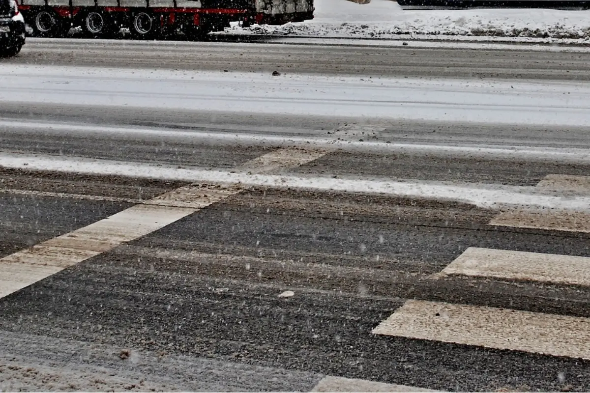 Foto: Výstrahy pre Banskobystrický kraj: Cesty a chodníky môžu byť pokryté ľadom, buďte opatrní 