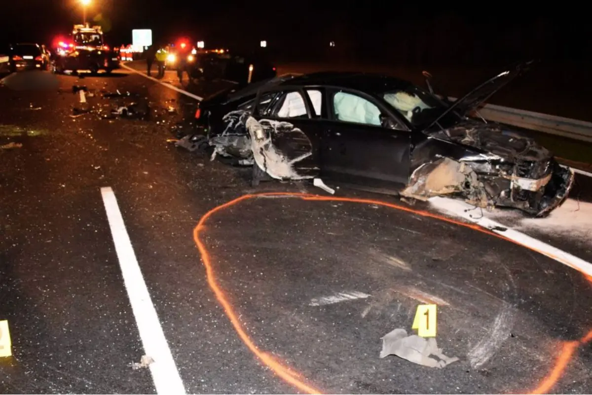 Foto: Desivé pozadie hromadnej nehody pri Fige, rodina sa vracala z výletu, syn sa snažil vyhnúť predbiehajúcemu autu