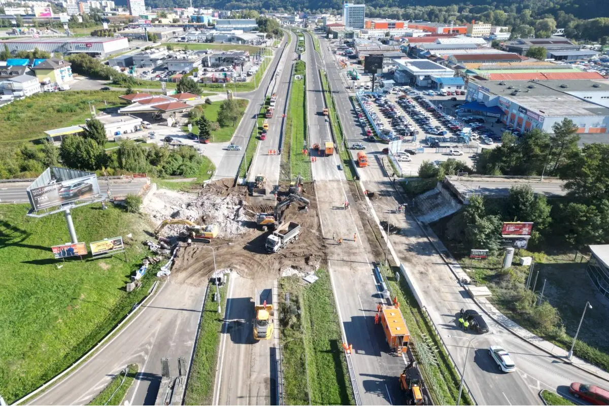 Foto: Primátor Banskej Bystrice podpísal zmluvu na projekt nového mosta ponad R1 v Kremničke