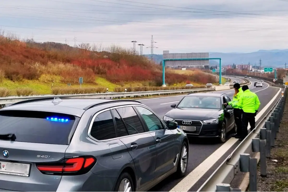 Foto: Hazardná jazda v protismere na bystrickej R1. Vodičovi sa nechcelo čakať, po dychovej skúške skončil s mastnou pokutou