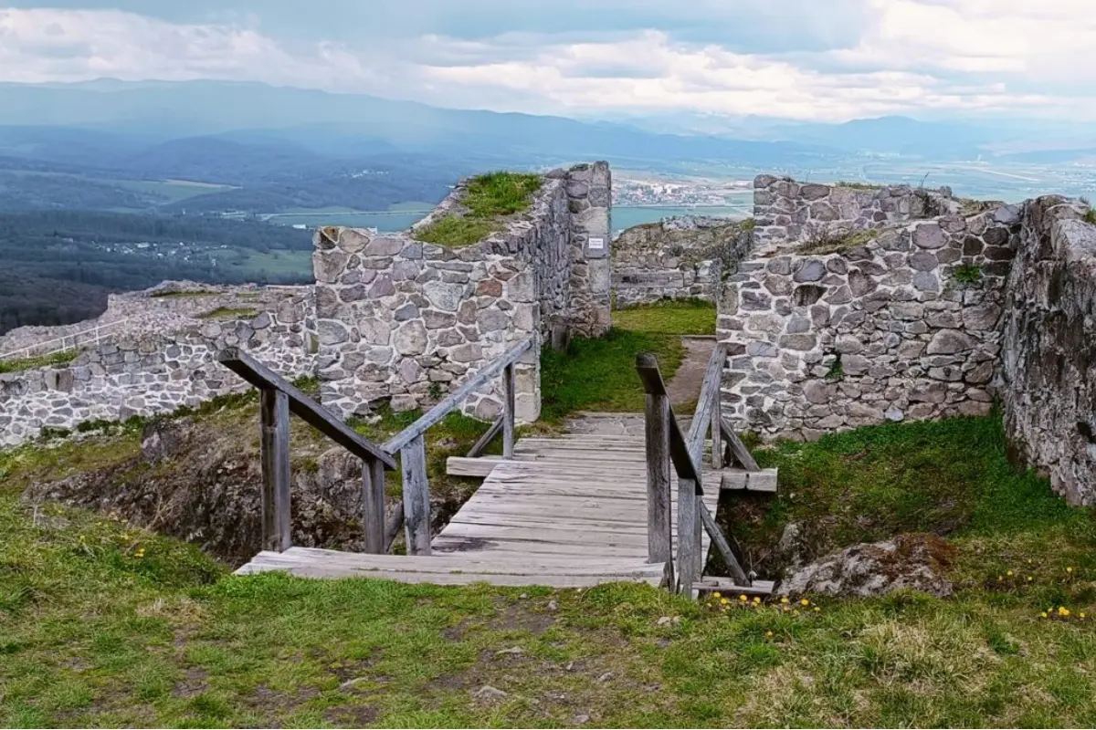 Foto: Pustý hrad vo Zvolene čakajú zmeny. Mesto má pripravený projekt, chce prilákať viac turistov