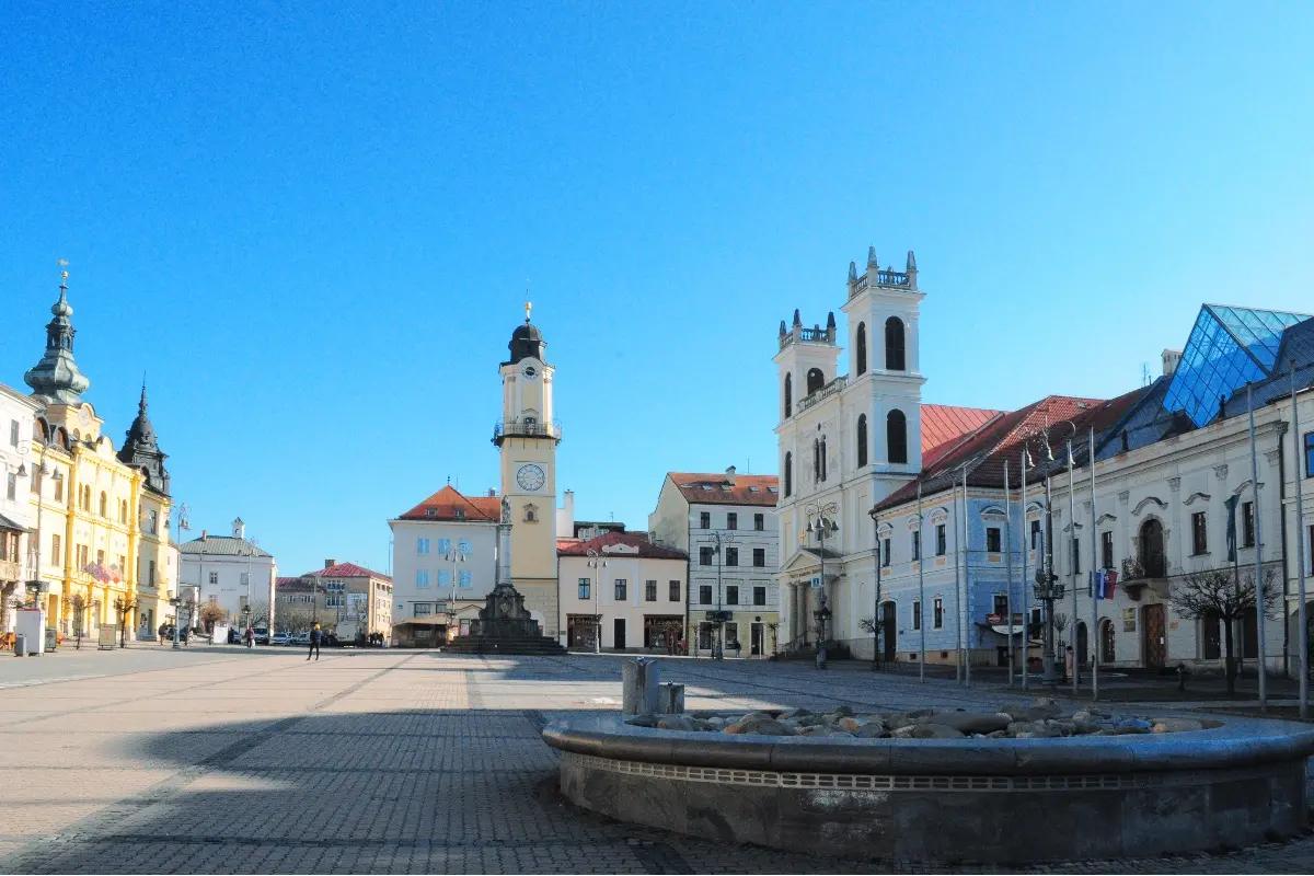 Foto: Fašiangová zábava, hokejové napätie či Verdiho opera. Tento víkend bude naozaj pestrý