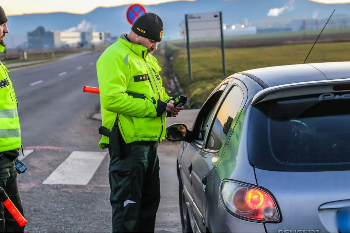 Štát pripravuje nové pravidlá na cestách. Skloňuje sa vyššia tolerancia alkoholu aj prísnejšie pravidlá na priechodoch