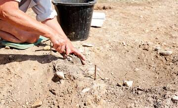 Objavovanie temnej histórie. V Kremničke začali s archeologickým výskumom miesta masových popráv