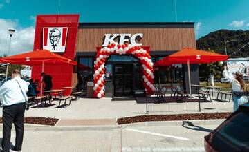 KFC spustilo v Banskej Bystrici prevádzku s predajom priamo do auta