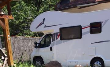 FOTO: Bystrickej rodine ukradli karavan. Nachádzajú sa v ňom historické kostýmy,  pre rodinu majú veľkú hodnotu