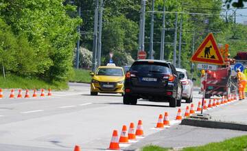 Pozor na piatkové kolóny a zdržania. V Banskobystrickom kraji pracujú cestári na 11 úsekoch