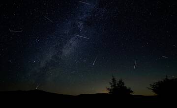 Nočnú oblohu rozžiari meteorický roj – Perzeidy. Kedy a kde môžete sledovať padajúce hviezdy?