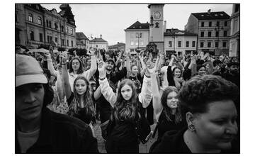 FOTO: Na proteste na podporu Kultúrneho štrajku sa objavila stovka Banskobystričanov. Boli ste aj vy?