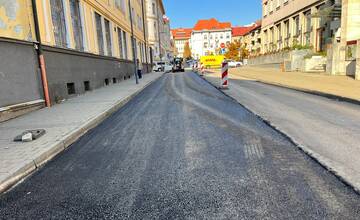 FOTO: Práce na cestách v Banskej Bystrici budú dokončené skôr. Ulicu pri Štátnej opere sprístupnia čoskoro