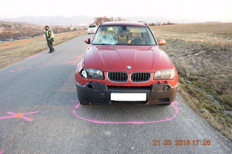 Nepozorných chlapcov na bicykloch zrazila vodička, 14-ročný cyklista utrpel vážne zranenia, foto 2