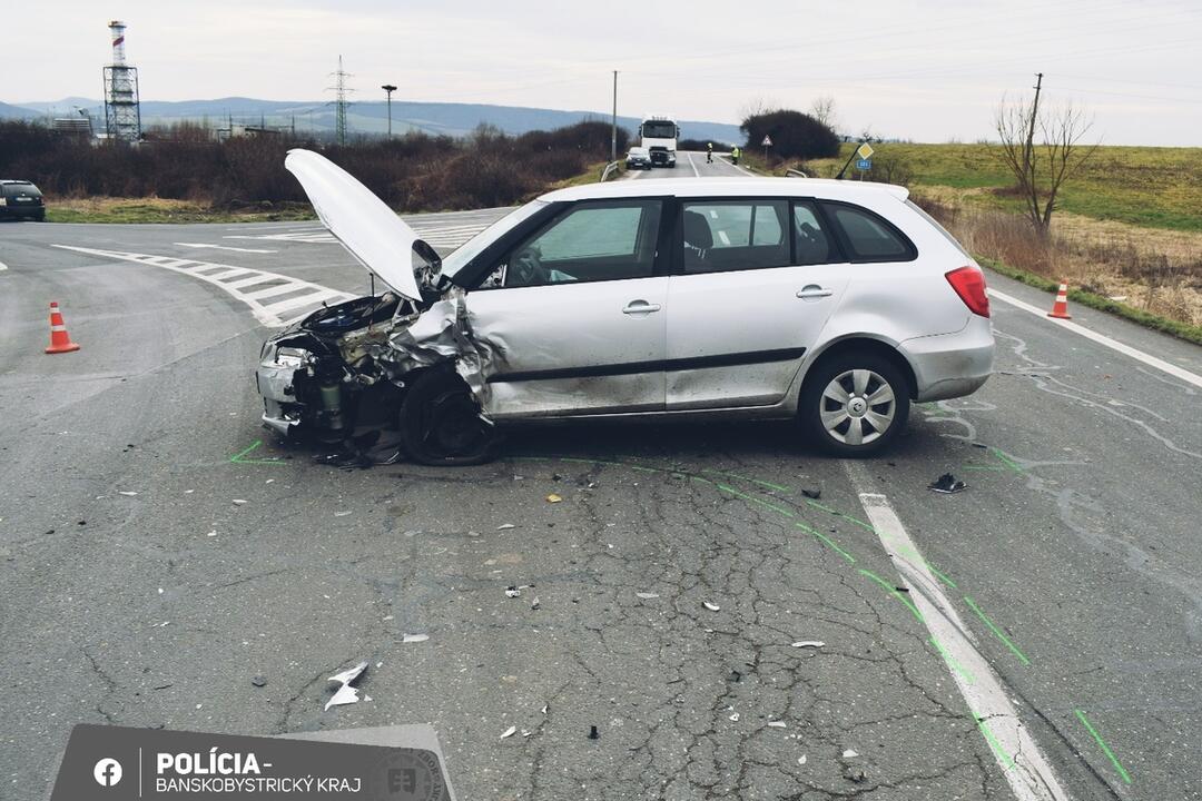 FOTO: Nehoda štyroch áut pri Lučenci, foto 4