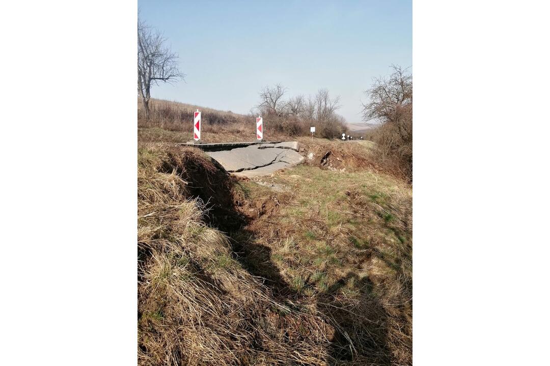 FOTO: Zosuv pôdy pred obcou Belín, foto 2