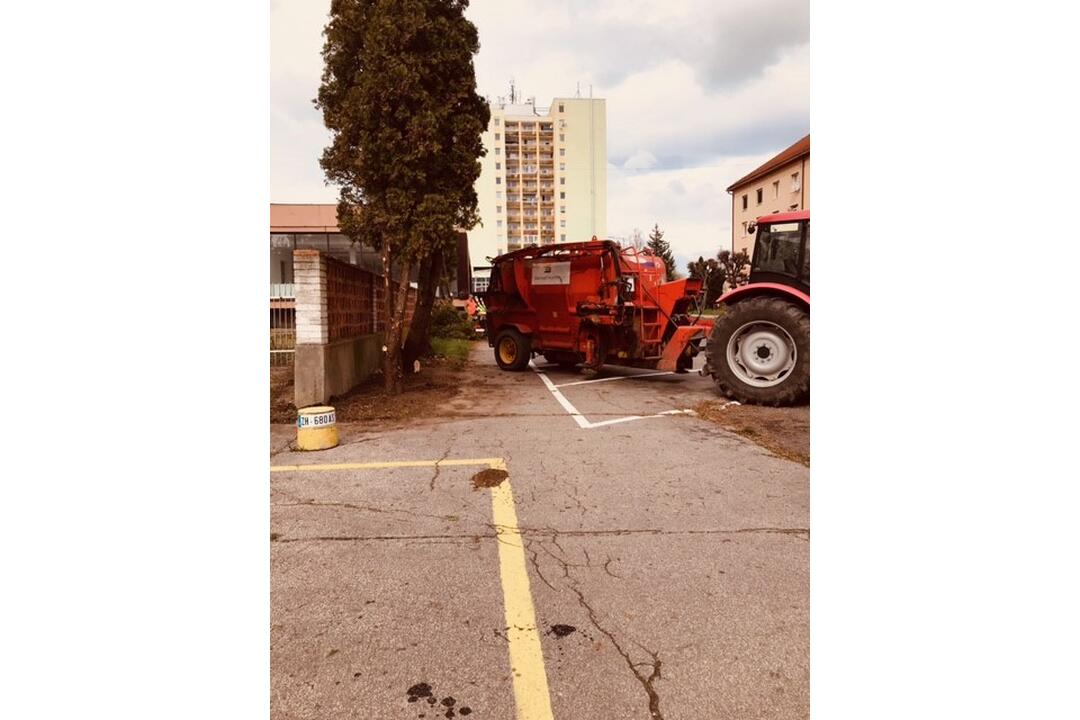 FOTO: Žiar nad Hronom čistil chodníky, foto 2